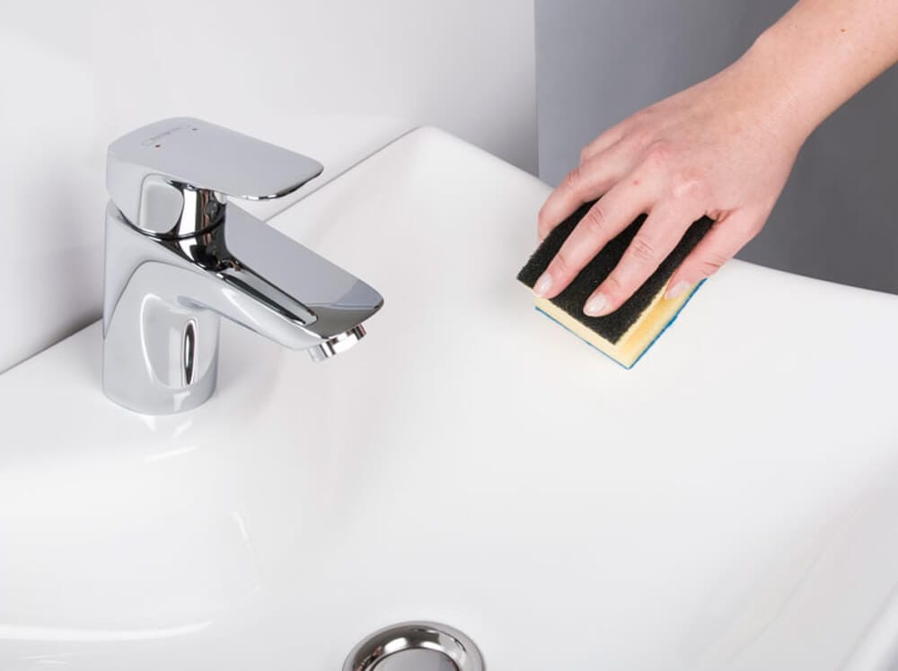 Waschbecken polieren